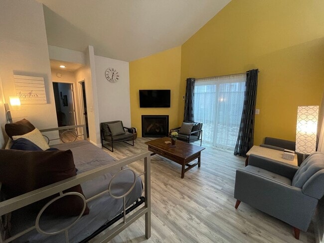 163 Michelle Dr in Stateline, NV - Foto de edificio - Building Photo