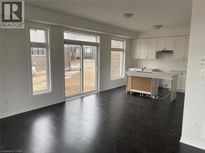 3 Pinnacle Ct in Hamilton, ON - Building Photo - Building Photo