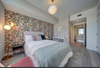 8175 NW 107th Ct-Unit -6-607 in Doral, FL - Foto de edificio - Building Photo