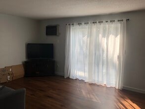 1473 Stafford Rd in Storrs Mansfield, CT - Foto de edificio - Building Photo