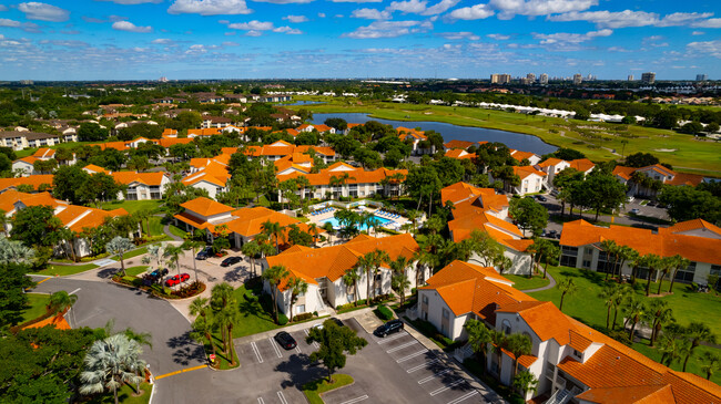 Monaco Isles in West Palm Beach, FL - Foto de edificio - Building Photo