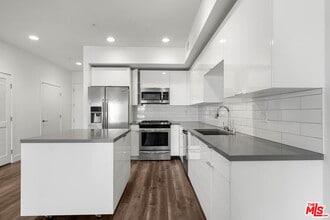 1215 S Bedford St in Los Angeles, CA - Foto de edificio - Building Photo