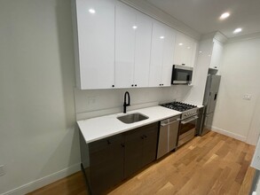 18 Grove St in Boston, MA - Building Photo - Interior Photo