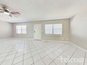 5110 Cresthill Dr in Tampa, FL - Foto de edificio - Building Photo