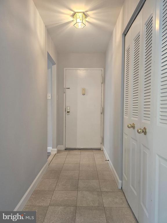 11315 Commonwealth Dr-Unit -202 in Rockville, MD - Building Photo - Building Photo