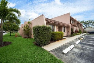 35 Cortez Way in Davie, FL - Building Photo