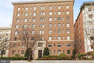 2127 California St NW in Washington, DC - Building Photo