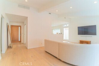 5179 Canoga Ave in Los Angeles, CA - Building Photo - Building Photo
