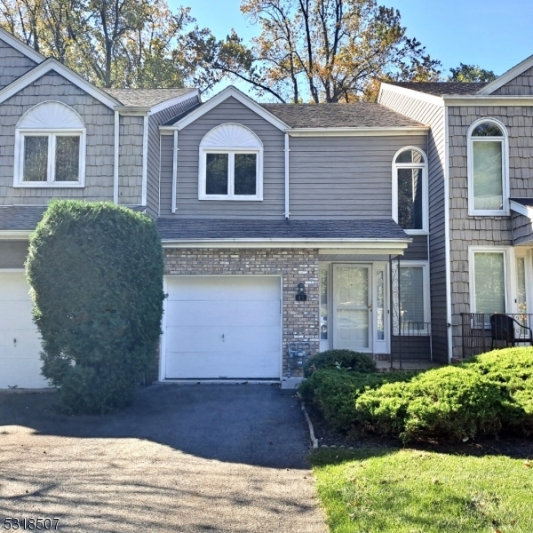 43 Averell Dr in Morris Plains, NJ - Building Photo