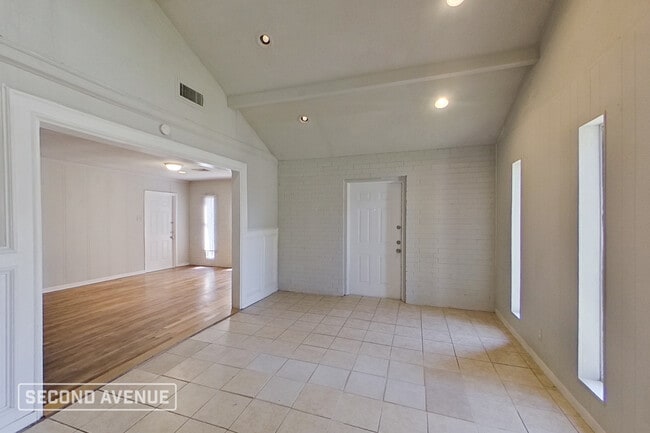1000 N Pruett St in Baytown, TX - Building Photo - Building Photo