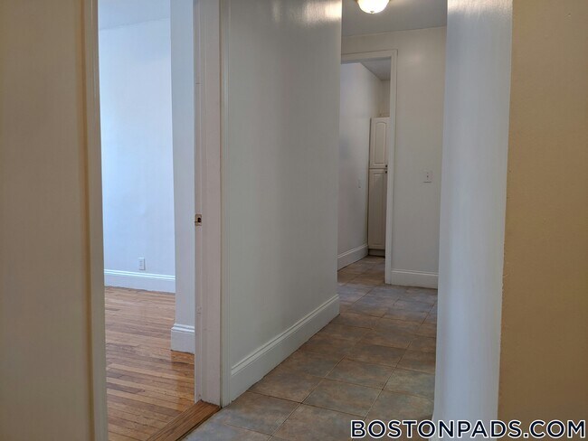 151 Park Dr, Unit 4 in Boston, MA - Building Photo - Building Photo