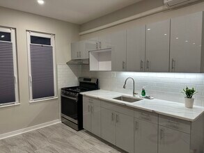 7114 68th Pl, Unit Upper in Ridgewood, NY - Foto de edificio - Building Photo