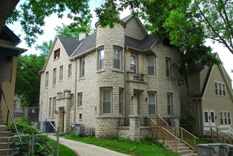 725 S 24th St in Milwaukee, WI - Building Photo - Building Photo