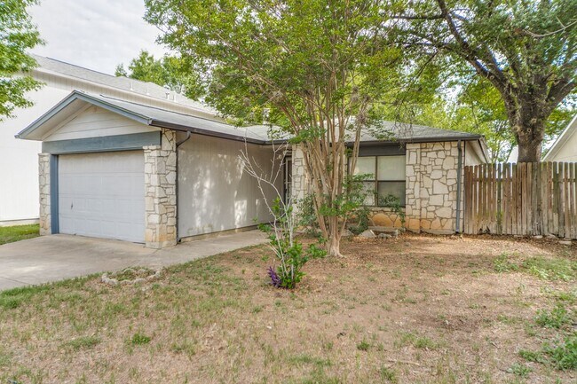 7359 Corian Park Dr in San Antonio, TX - Building Photo - Building Photo