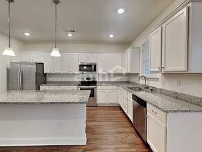 109 Fairway Dr in Cumming, GA - Foto de edificio - Building Photo