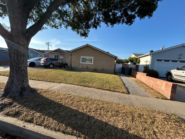 8591 Crescent Ave in Buena Park, CA - Building Photo - Building Photo