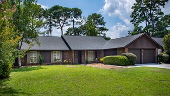 5 Dorchester Ct in Savannah, GA - Building Photo