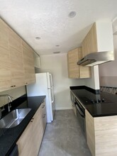 5843 SW 62nd St in Miami, FL - Building Photo - Building Photo