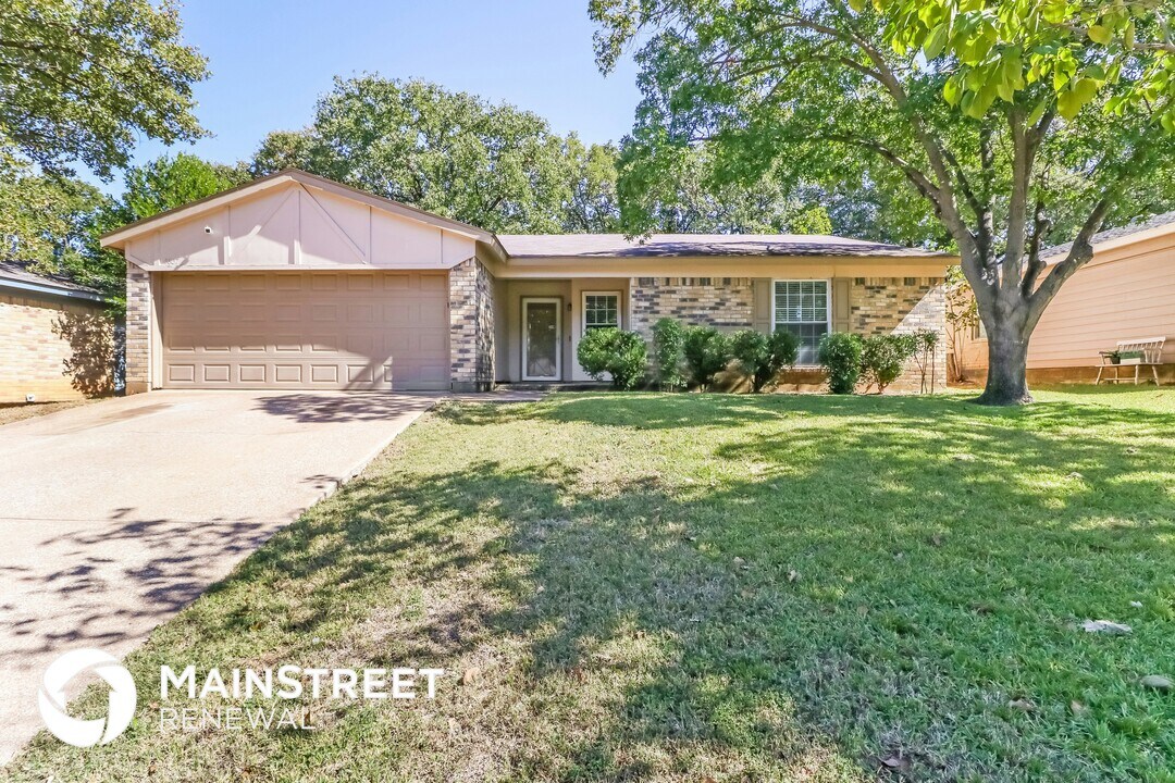 4807 Crestmont Ct in Arlington, TX - Building Photo