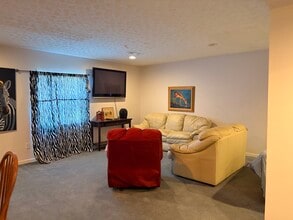 1111 Waverly Dr in Florence, KY - Foto de edificio - Building Photo