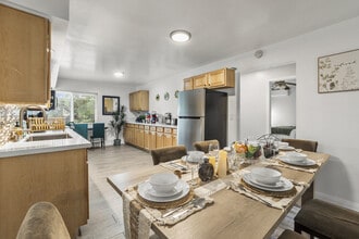 4989 Randlett Dr in La Mesa, CA - Building Photo - Building Photo