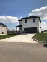 1062 W Holly St in Republic, MO - Building Photo