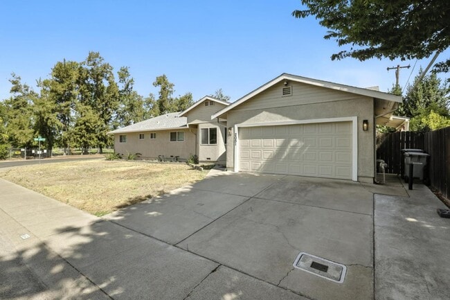 2051 56th Ave in Sacramento, CA - Building Photo - Building Photo