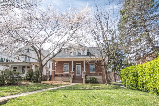 813 N Market St, Unit B