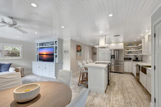 14 NE 5th St in Delray Beach, FL - Foto de edificio - Building Photo