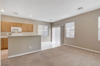 8432 W Viansa Loma Ave in Las Vegas, NV - Building Photo - Building Photo