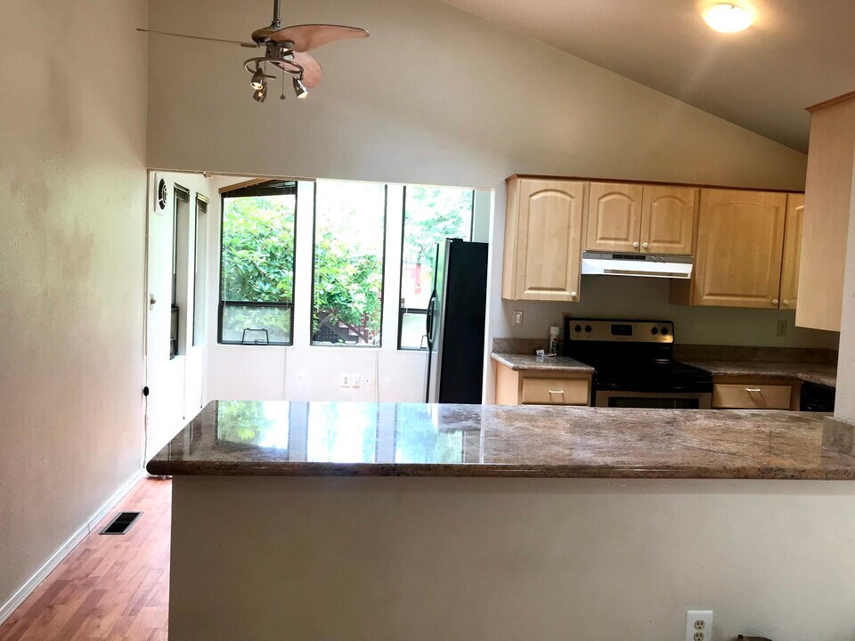 14112 NE 62nd St in Redmond, WA - Building Photo