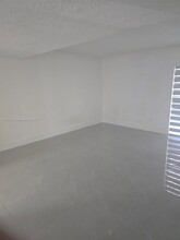 9373 Fontainebleau Blvd in Miami, FL - Building Photo - Building Photo
