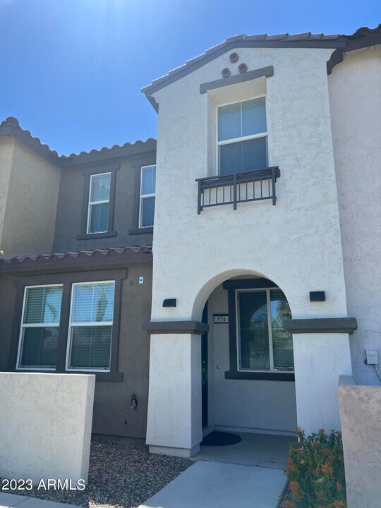 574 W Westchester Ave in Tempe, AZ - Building Photo