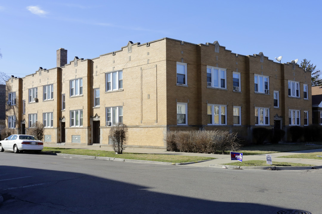 1702-1704 N McVicker Ave in Chicago, IL - Building Photo