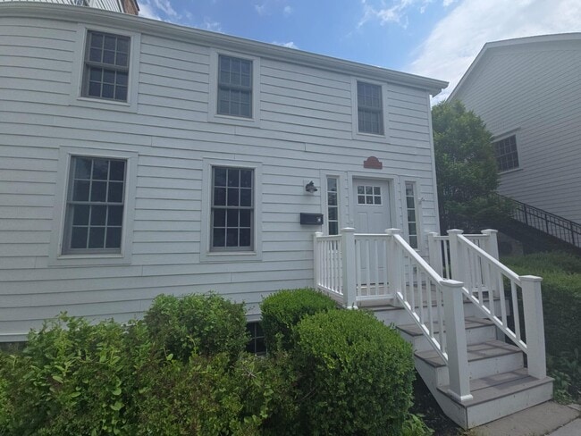 136 Clinton St in Montgomery, NY - Building Photo - Building Photo