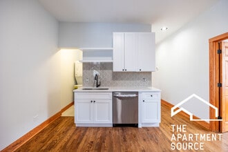 2842 W Augusta Blvd in Chicago, IL - Foto de edificio - Building Photo