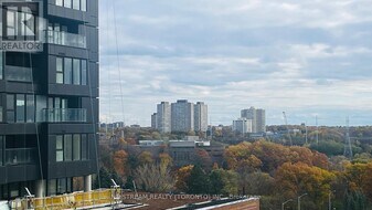 1 Quarrington Lane in North York, ON - Building Photo