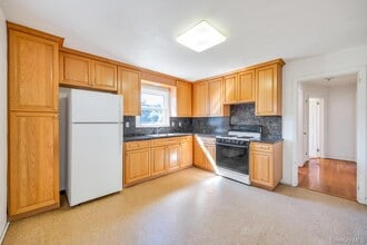 31 James St in Hicksville, NY - Building Photo - Building Photo