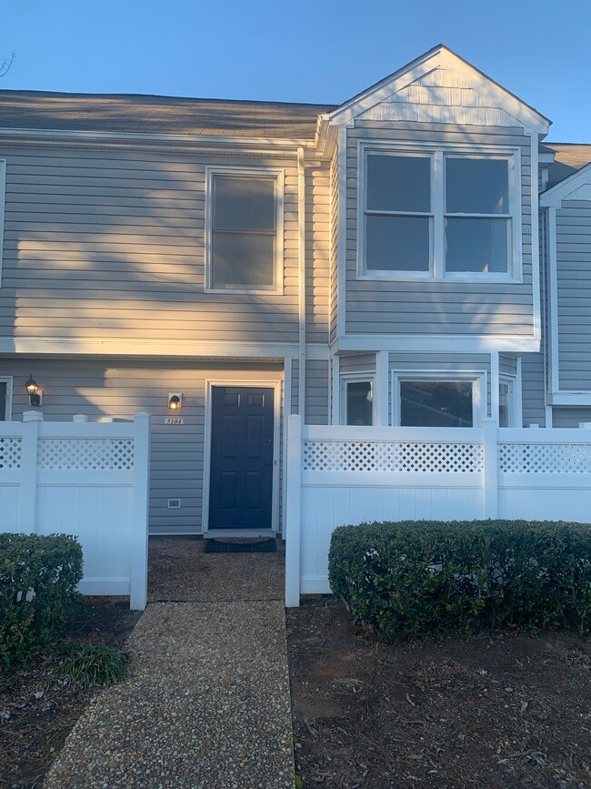 property at 5104 La Sombre Dr