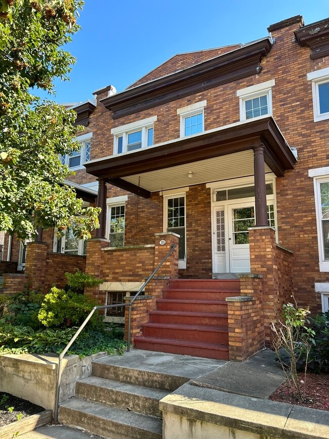 103 E 32nd St in Baltimore, MD - Foto de edificio - Building Photo
