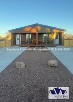 632-634 Edna Ln in Pueblo, CO - Building Photo