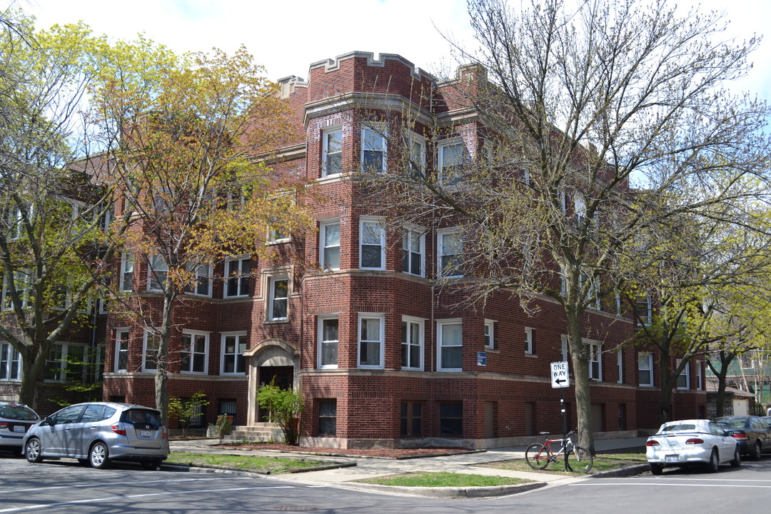 6654 N Newgard Ave in Chicago, IL - Building Photo