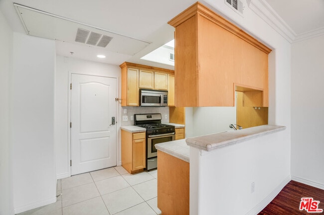 3328 Oakhurst Ave in Los Angeles, CA - Building Photo - Building Photo