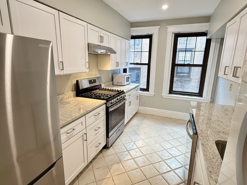 1754 Commonwealth Ave, Unit 5 in Boston, MA - Building Photo