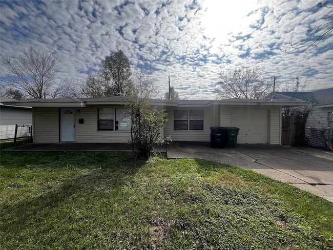 property at 5818 Glenhurst Dr