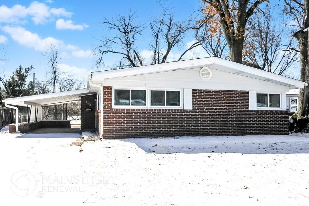 8412 Chalons Ct in Berkeley, MO - Building Photo