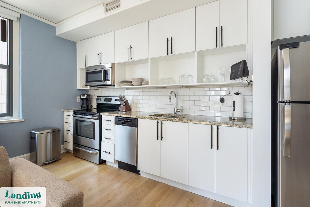 933 McGee St in Kansas City, MO - Building Photo
