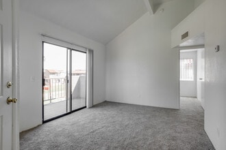 Center Park Apartments in Casa Grande, AZ - Building Photo - Interior Photo