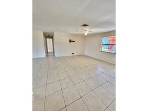 3729 SE 12th Ave in Cape Coral, FL - Building Photo - Building Photo