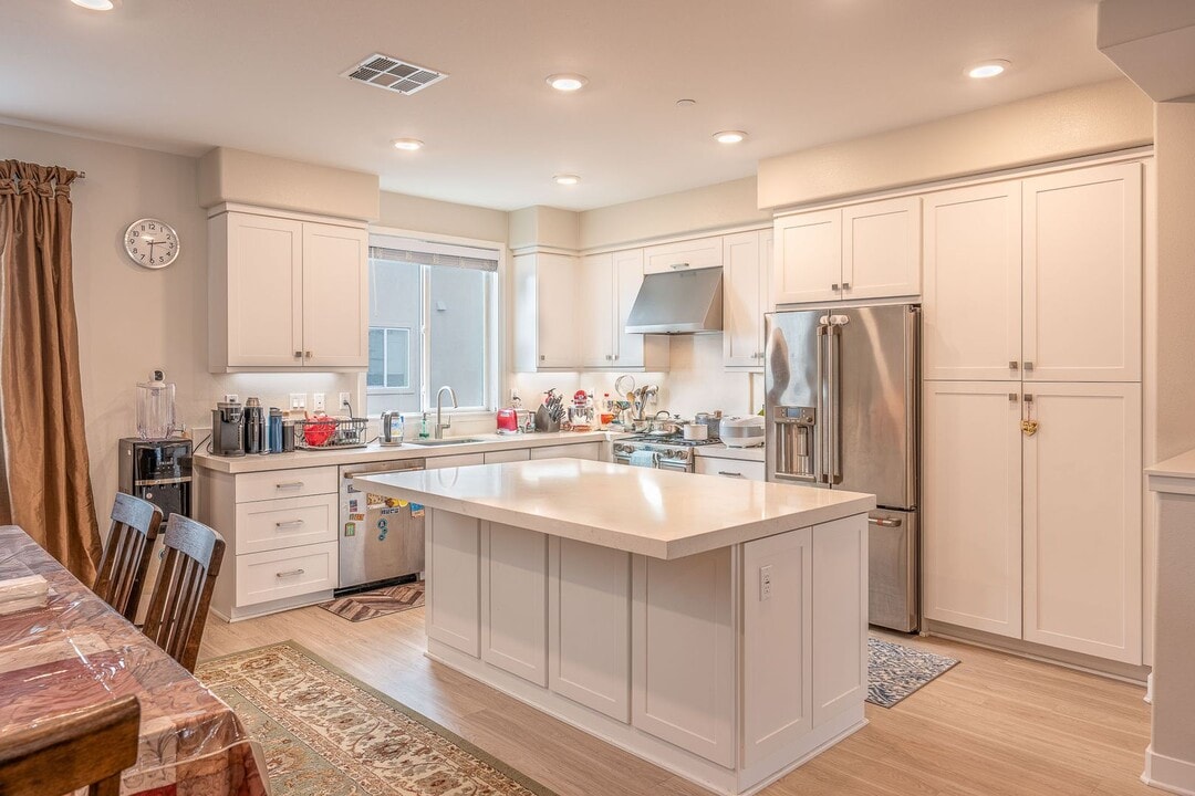 232 Keeper in Irvine, CA - Building Photo